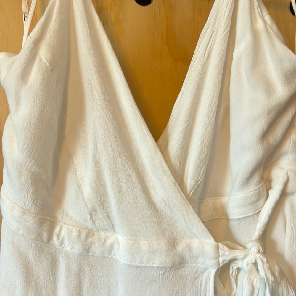 Like New Lulus White Romper Size M - Picture 2 of 5